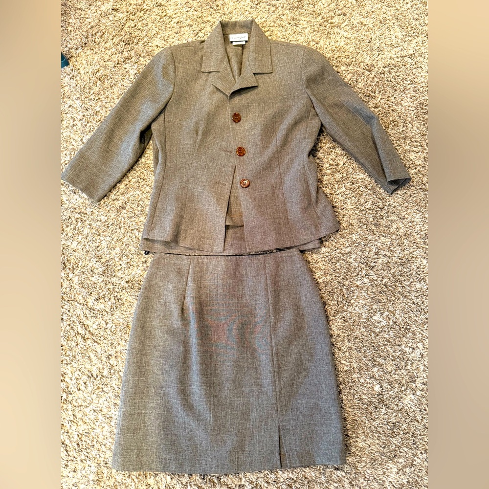 BREAKING LOOSE Choc Brown Three Piece Suit Size 5/6 Pencil Skirt Cami Blazer.
